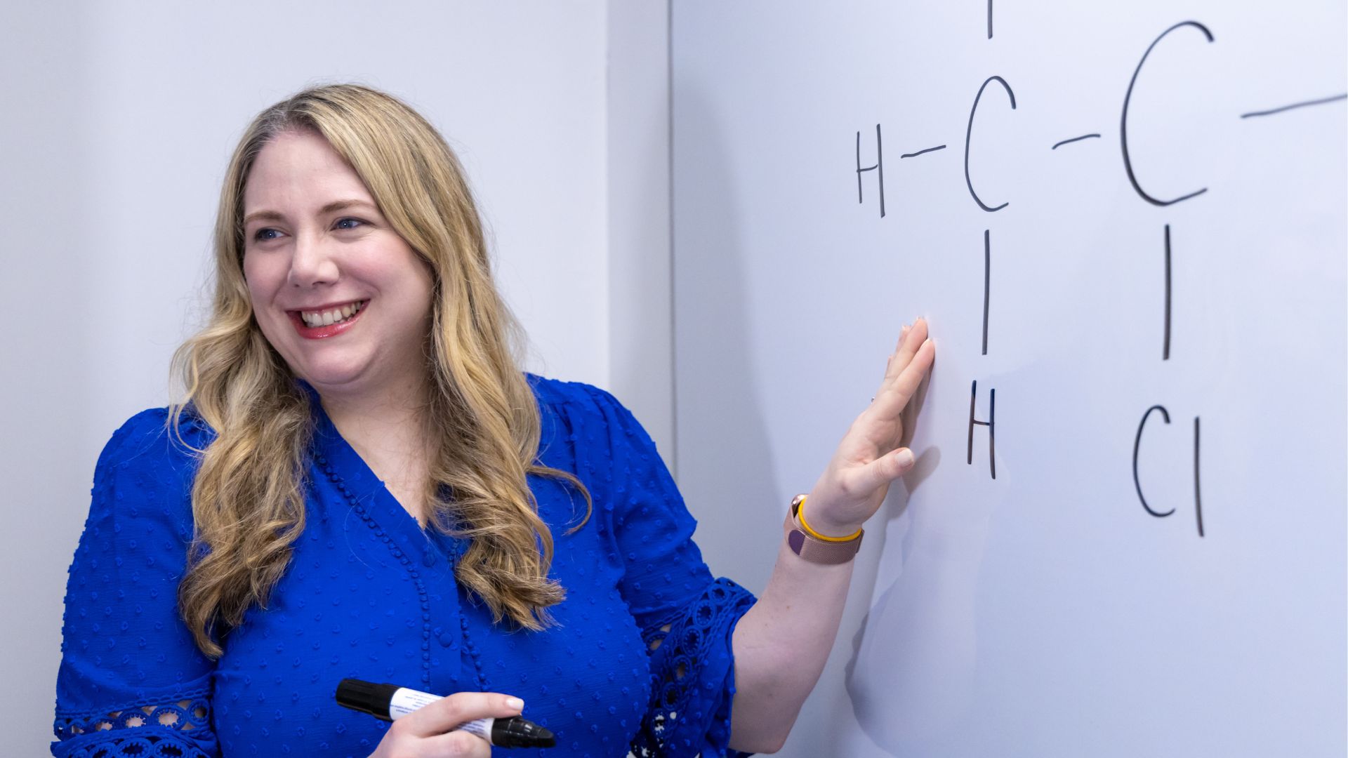 Dr. Nichola Walsh teaching a Chemistry Revision Course with Grinds360