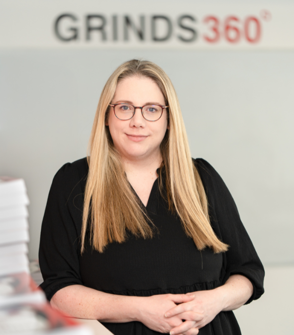 Dr. Nichola Walsh teaches Leaving Cert Chemistry with Grinds360