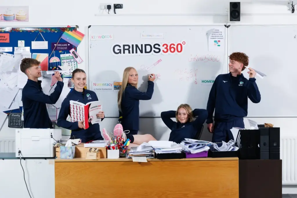 Hockey Ireland students announcing Grinds360 partnership